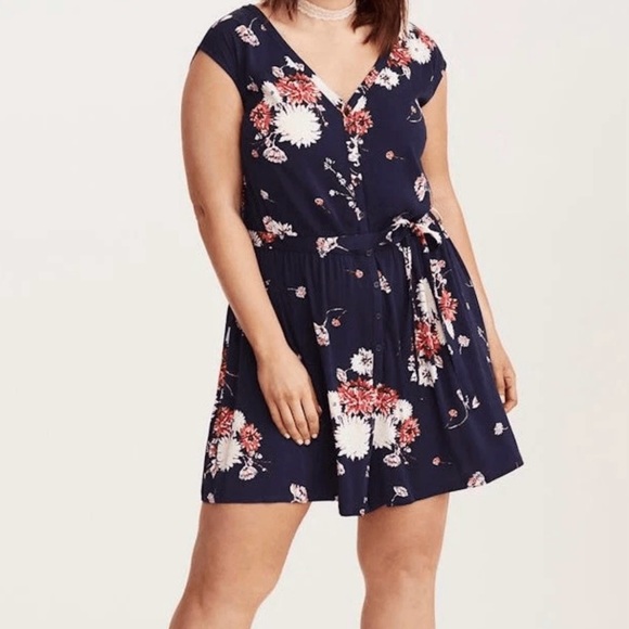 Torrid navy blue floral romper - Picture 1 of 6